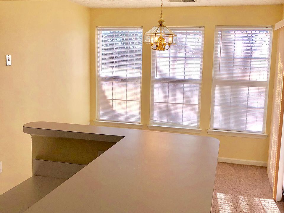 Kitchen breakfast counter