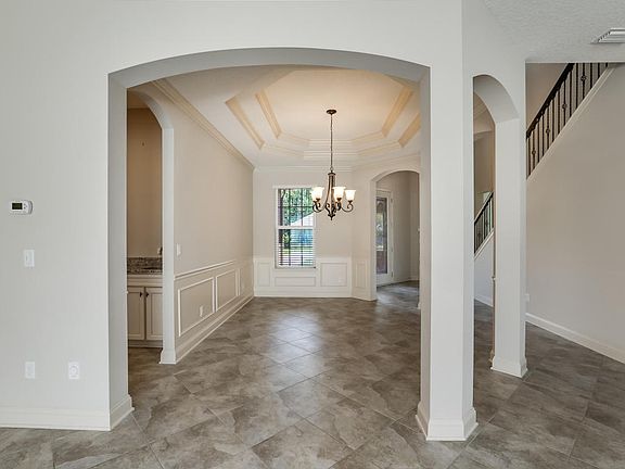 5th image of 470 Cloisterbane Dr