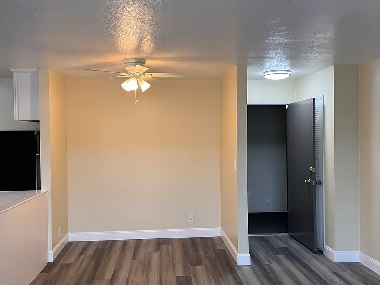 520 Van Buren Avenue — Photo 90