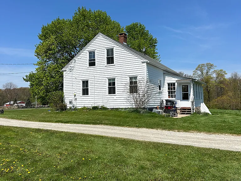 407 Grant Hill Rd — Photo 3
