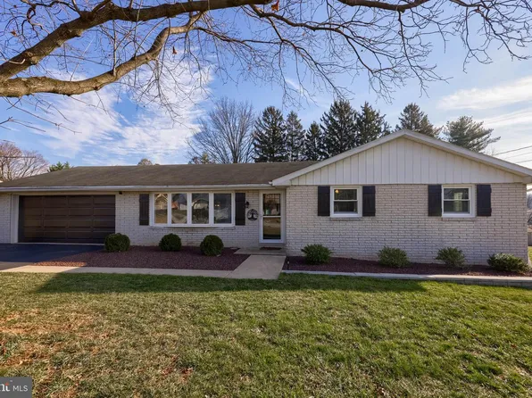 140 Ridgefield Dr, York, PA 17403