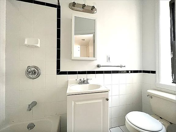 4th image of 308 E 78th St APT 30