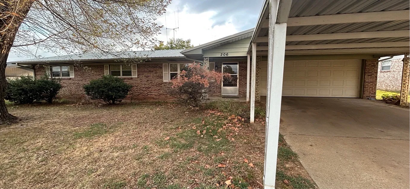 206 Maple Drive - 1 — Photo 1
