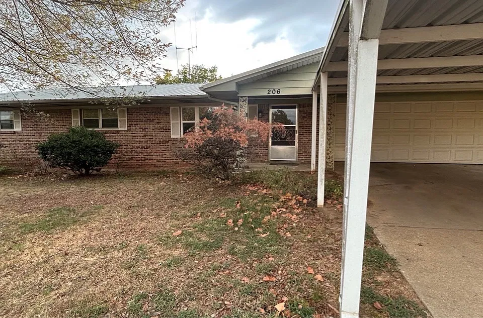 206 Maple Dr