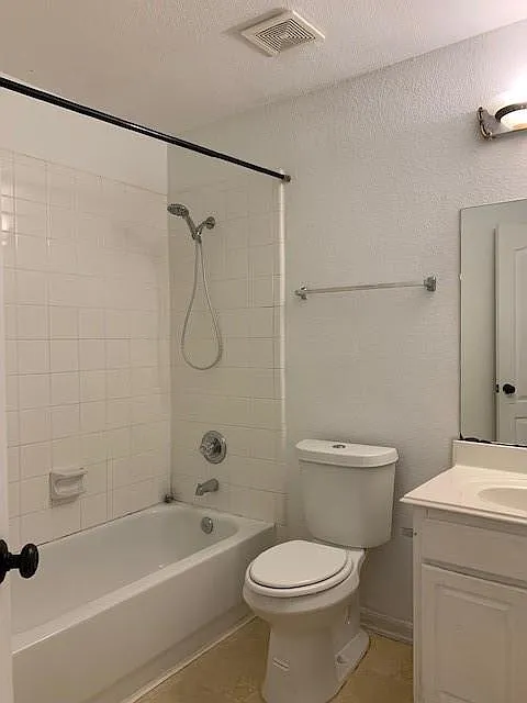 4 bed, 2.5 bath, 2854 sqft, $2,295 — Photo 3