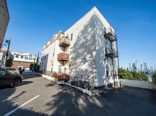 5 Oak St #8, Weehawken, NJ 07086
