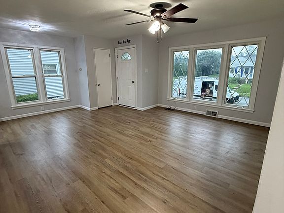 3rd image of 1160 Kingsley Rd