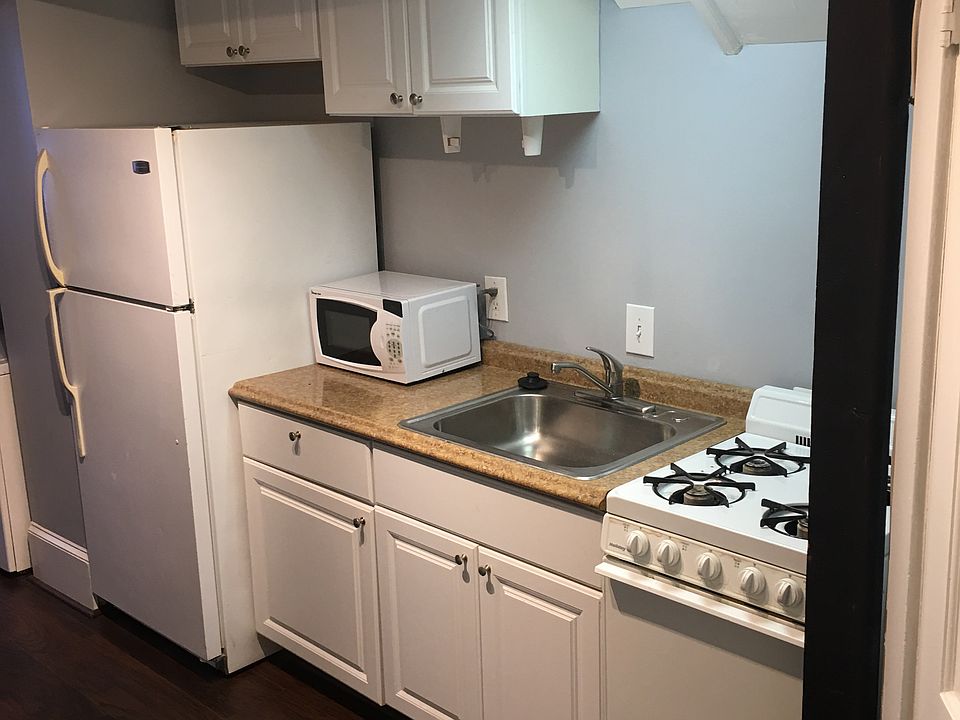 1st image of 138 6th St NE APT 1