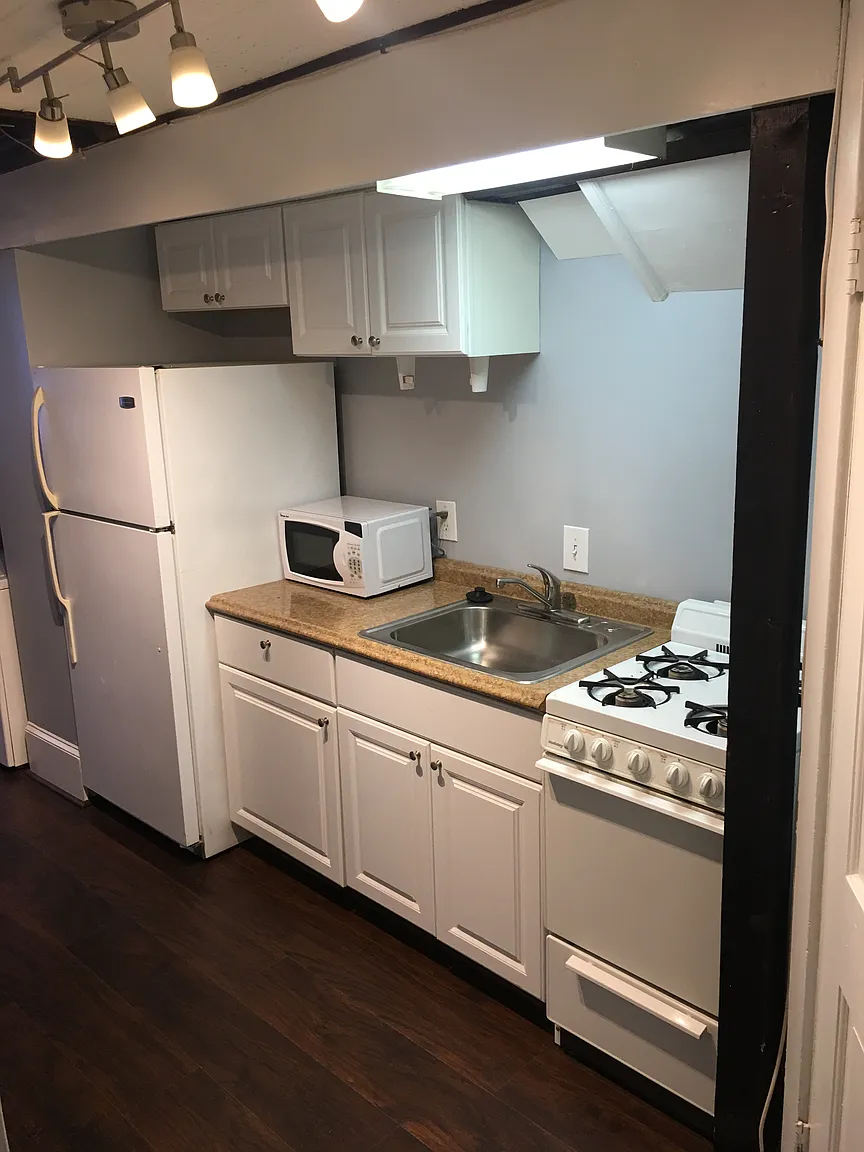 138 6th St NE APT 1 photo 1