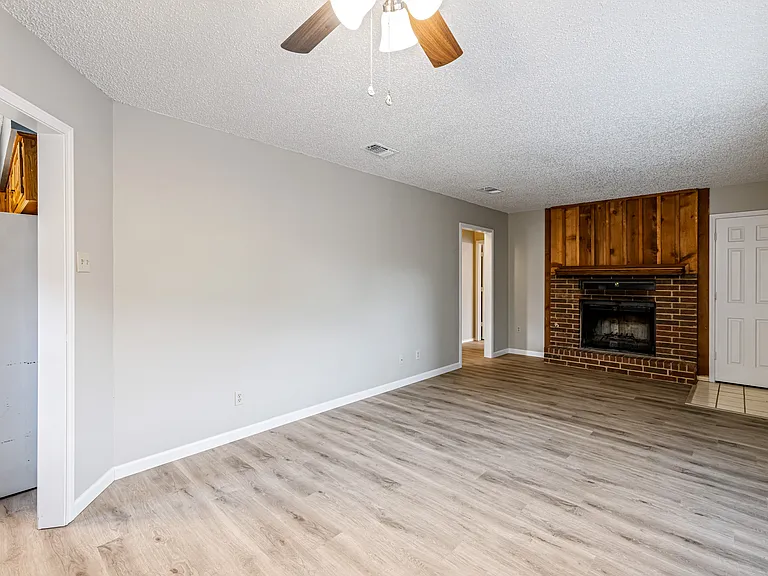 321 Gardenview St — Photo 13