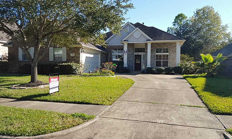 1st image of 1819 Crescent Oak Dr