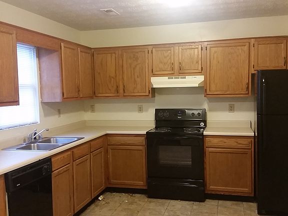 4th image of 117-119 Garnet Dr