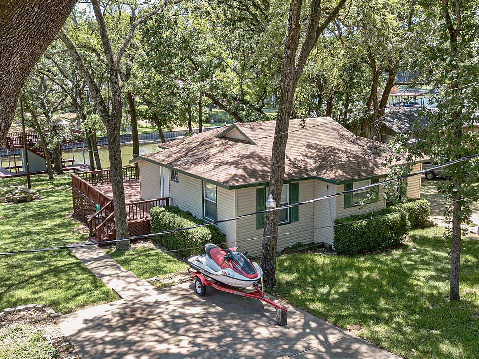 1st image of 2121 Lakeview Dr #D