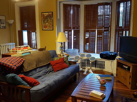 3rd image of 39 S Lake Ave APT 3