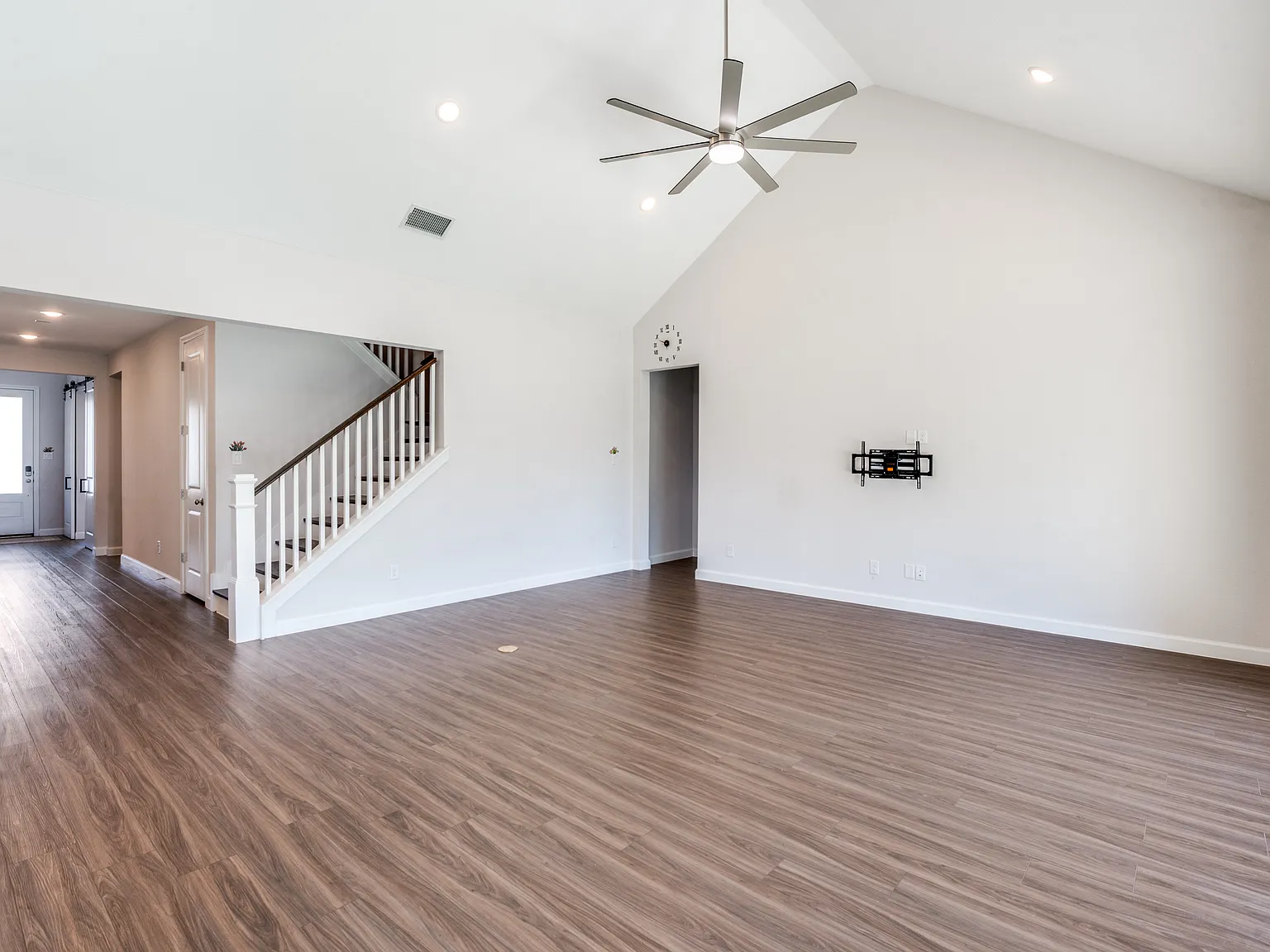 4 bed, 3.5 bath, 3471 sqft, $4,300 — Photo 4