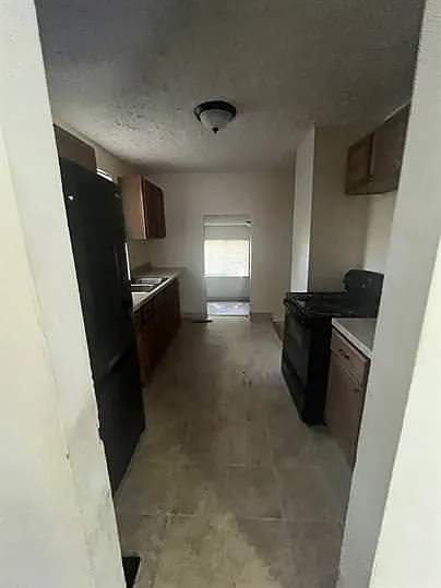 2231 Delavan Dr — Photo 2