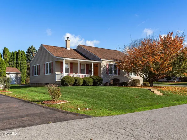 13 Maple St, Danville, PA 17821