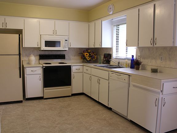 Bright and Open Kitchen