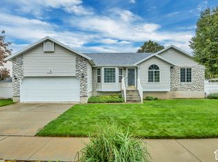 1059 W Buckskin Ln N, West Jordan, UT 84088