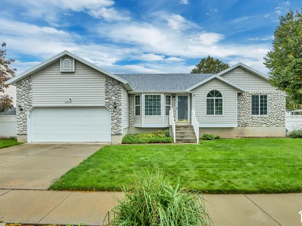 1059 W Buckskin Ln N, West Jordan, UT 84088
