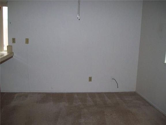 4th image of 24428 Katrina Ave