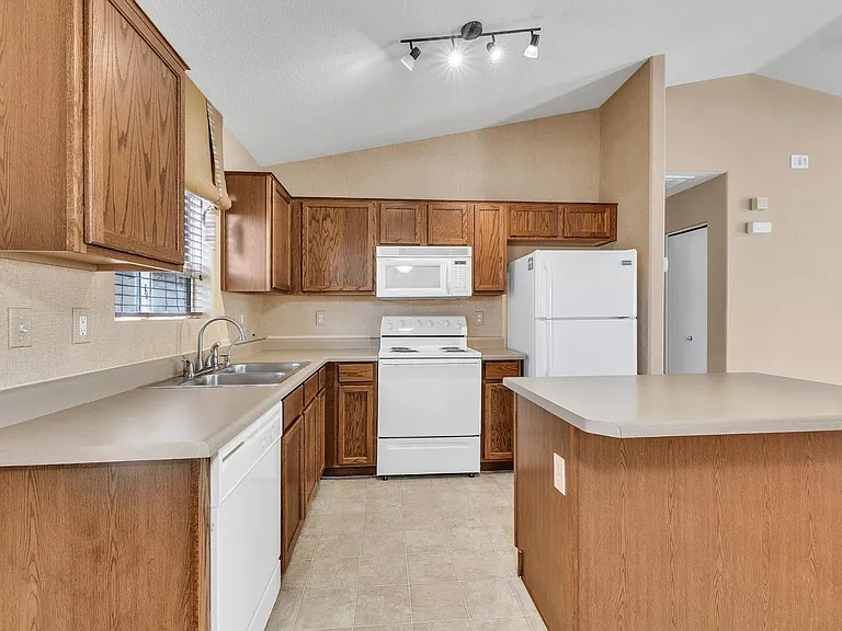 42780 W Sunland Dr — Photo 26
