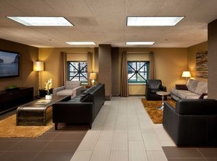 2 W Superior St, Chicago, IL 60654