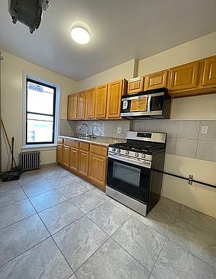 3rd image of 946 Amsterdam Ave #5