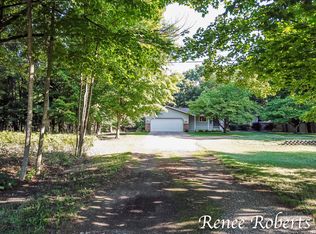 15615 Croswell St, West Olive, MI 49460
