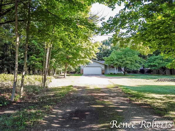 15615 Croswell St, West Olive, MI 49460