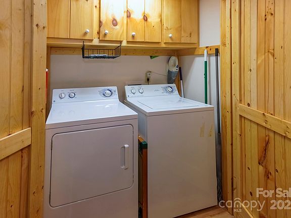 12th image of 351 Chickadee Ave