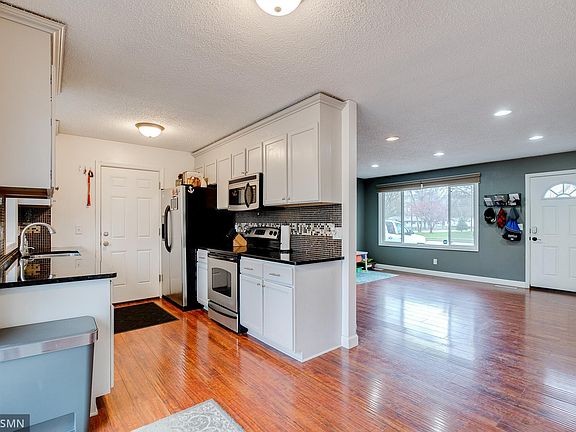 4th image of 16653 Foliage Ave W