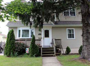 37 Chestnut St, Edison, NJ 08817