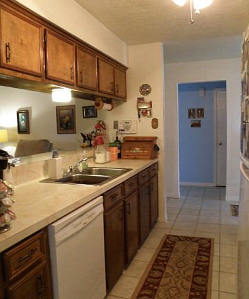 4th image of 518 27th Ave N
