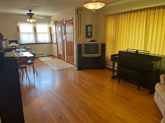 5th image of 538 Dwight St