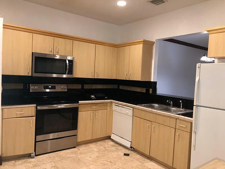 5449 NW 90th Ave — Photo 3