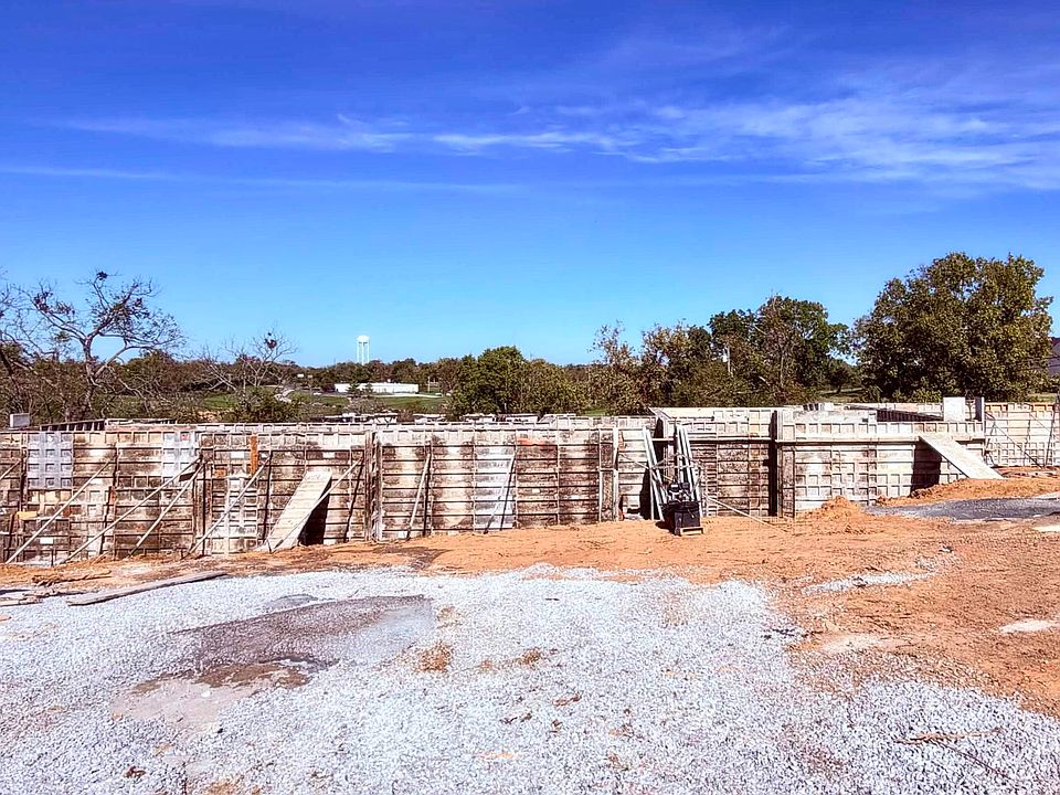 2nd image of 170 Walnut Grove Rd