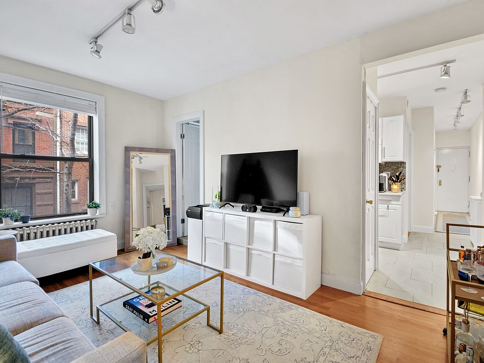 1st image of 55 Barrow St APT 20