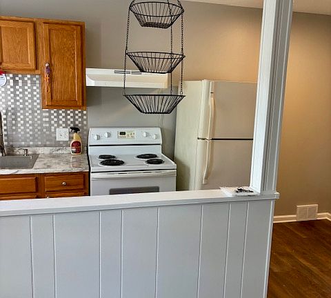 2nd image of 365 Gross St #4
