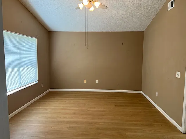 1139 Ballyshannon Pkwy — Photo 7