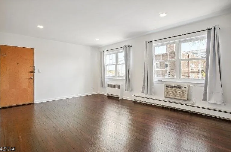 604G Chestnut St — Photo 2