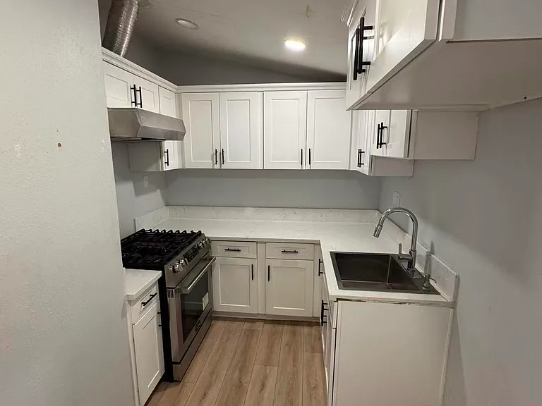16351 Rochlen St — Photo 7