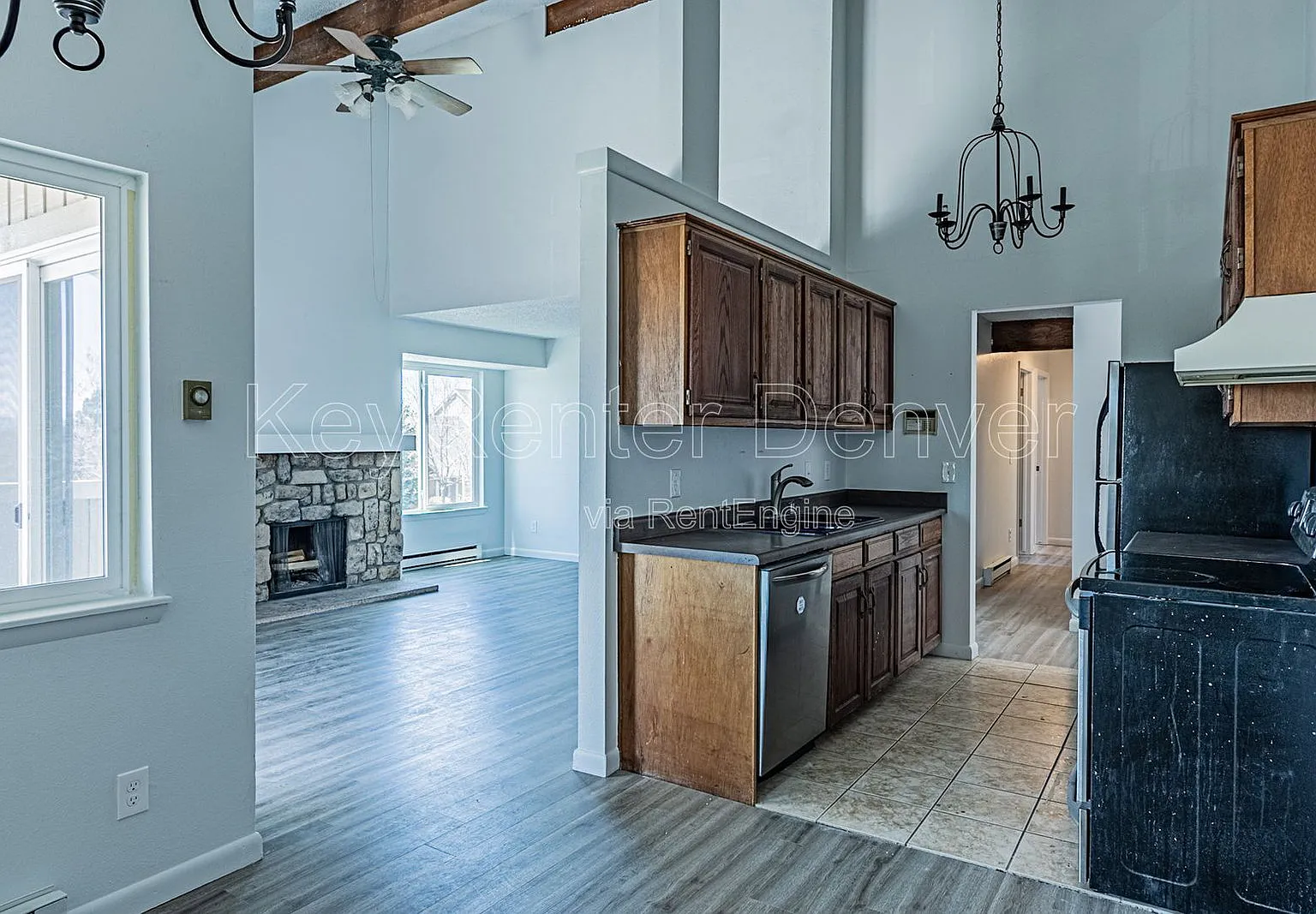 3 bed, 1.0 bath, 1276 sqft, $1,575 — Photo 1