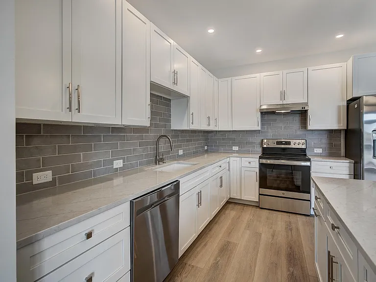 37 W 4th St #306 — Photo 9