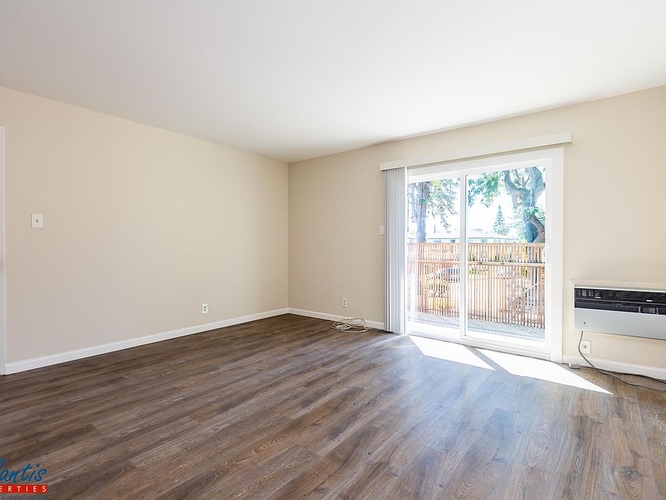 1st image of 1005 Ravenscourt Ave #3