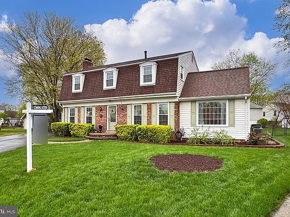 3rd image of 5824 Bridgewater Ct