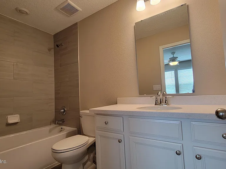 12880 Josslyn Ln — Photo 19