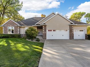 1650 Maple St, Robins, IA 52328