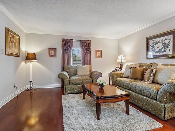 4th image of 7200 Briarheath Dr