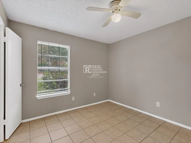 8024 Cambridge Cir — Photo 19